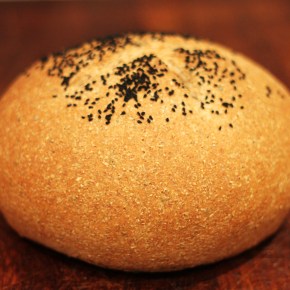 Wholemeal loaf with black cumin&nbsp;seeds